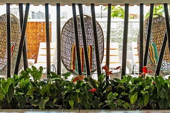 Patio, balcany or terrace at Oasis Hotel Waikiki
