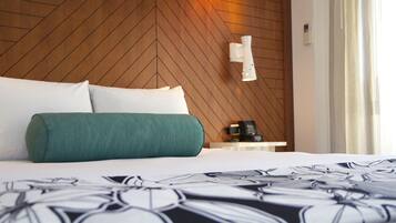 Cofres nos quartos, individualmente decorados, escrivaninha