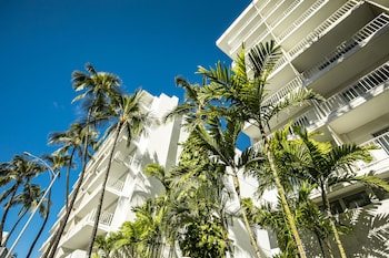 Hotel exterior and entrance at Oasis Hotel Waikiki