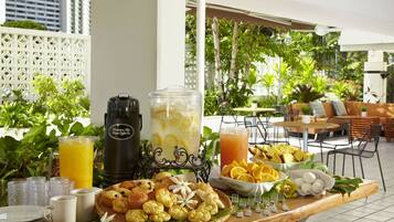 Free daily continental breakfast