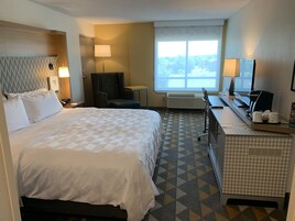 Habitación estándar, 1 cama de matrimonio grande | 1 dormitorio, caja fuerte, escritorio