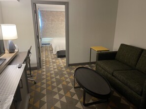 Suite, 1 Bedroom | 1 bedroom, in-room safe, desk, laptop workspace - Holiday Inn Martinsburg by IHG (Martinsburg)