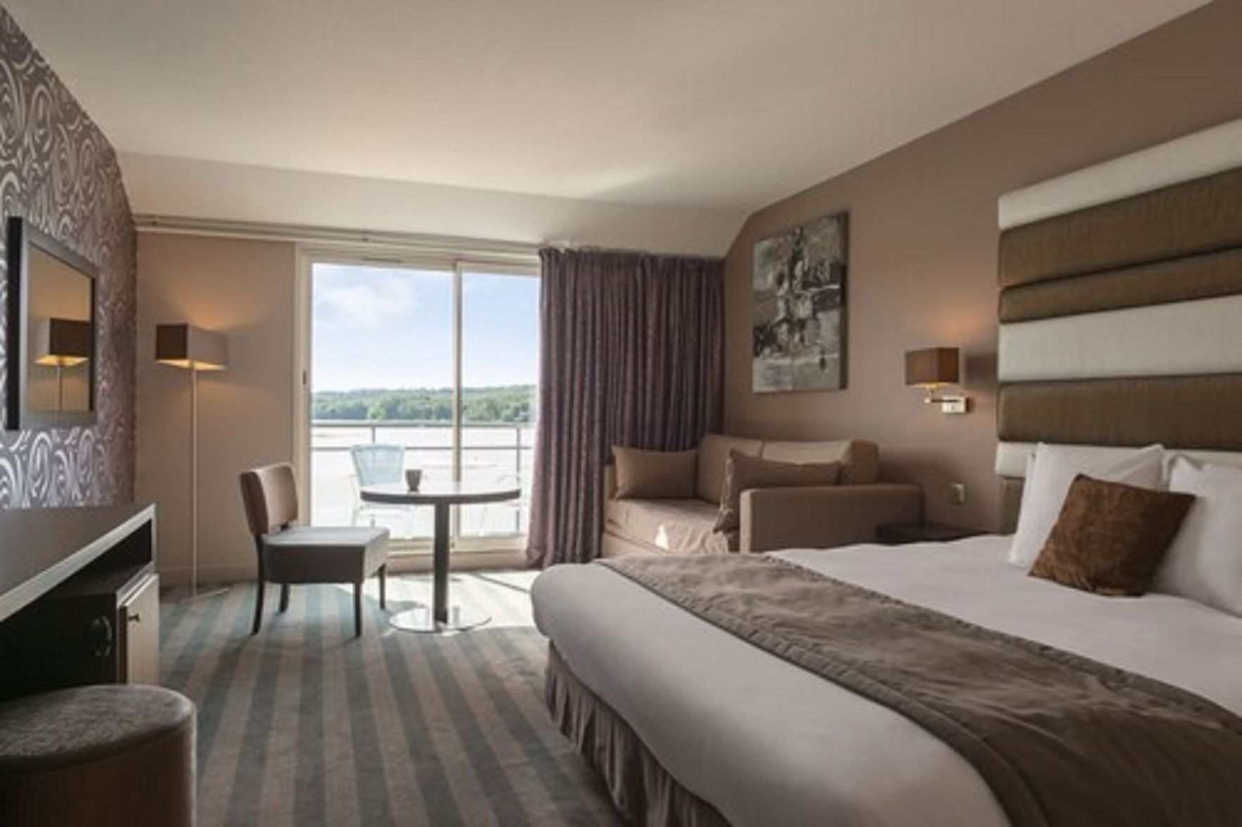 Premium bedding, minibar, in-room safe, desk