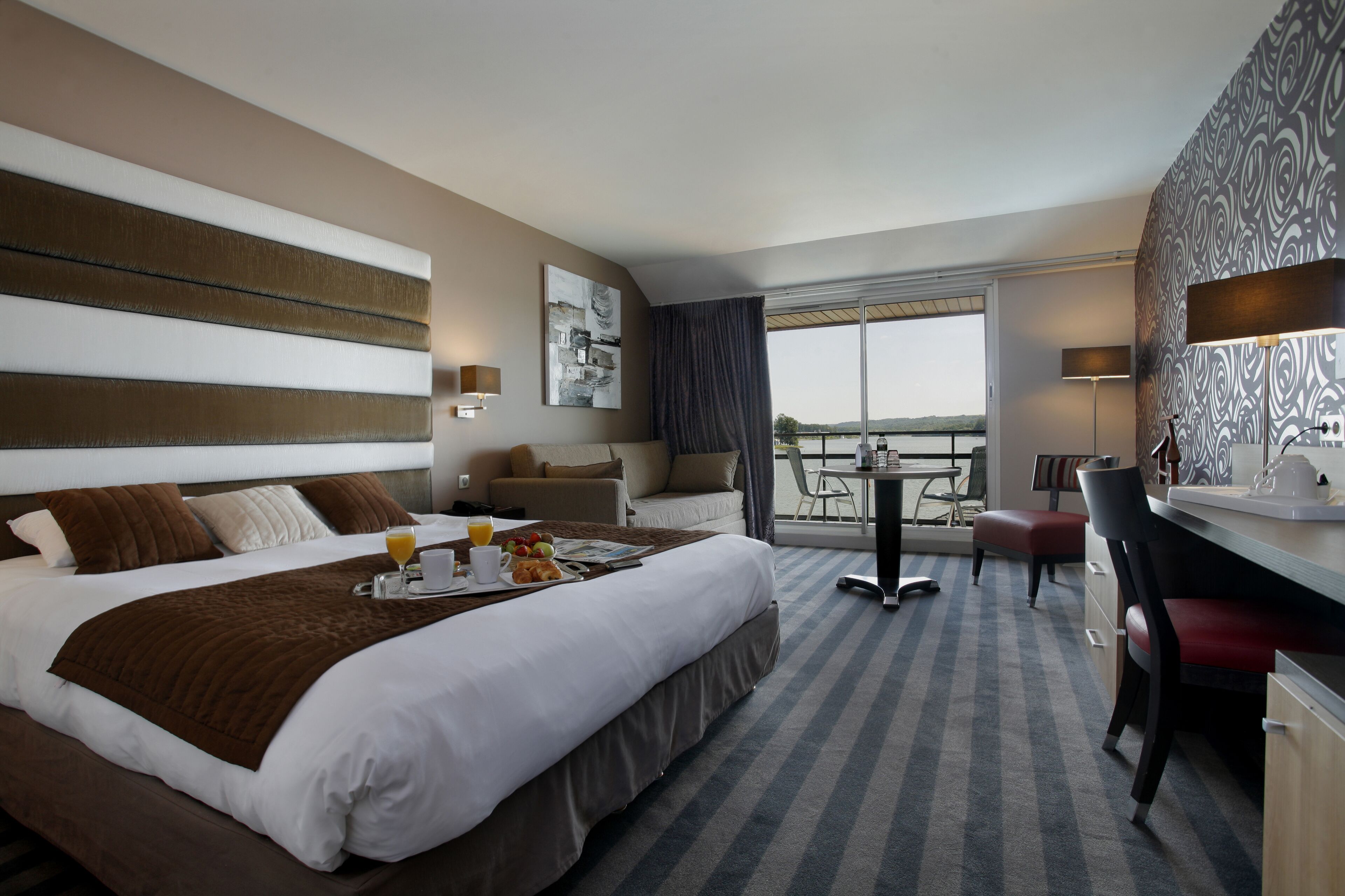 Chambre Elégance vue lac | Literie de qualité supérieure, minibar, coffres-forts dans les chambres