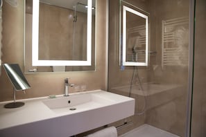 Premium bedding, minibar, in-room safe, desk