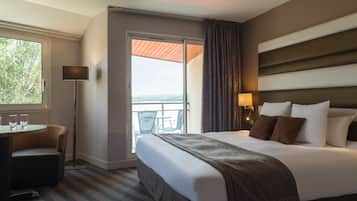 Tweepersoonskamer (Elegance) | Luxe beddengoed, een minibar, een kluis op de kamer, een bureau