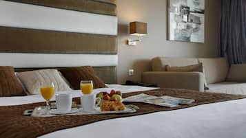 Room Elegance Lake View | Premium bedding, minibar, in-room safe, desk