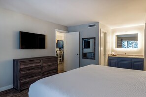 Pillow-top beds, blackout curtains, iron/ironing board, free WiFi - Park Plaza Resort - Park City, Ascend Collection Hotel (Park City)
