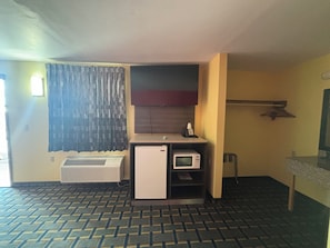 Habitación estándar, 1 cama Queen size | Escritorio, tabla de planchar con plancha y wifi gratis