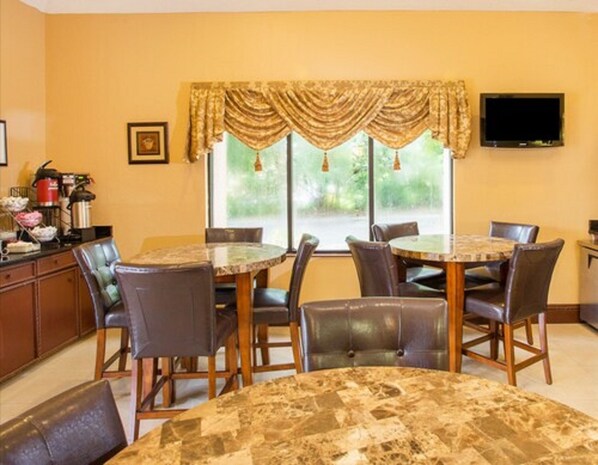 Coffee service - Travelodge by Wyndham Fort Myers Airport (Fort Myers)