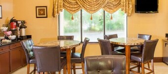 Travelodge by Wyndham Fort Myers Airport