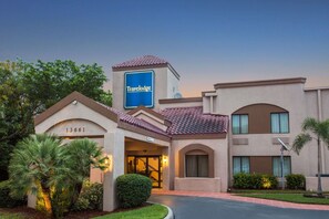 Exterior - Travelodge by Wyndham Fort Myers Airport (Fort Myers)
