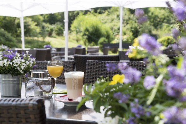 Daily buffet breakfast (EUR 18 per person)