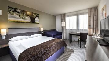 Hypo-allergenic bedding, in-room safe, desk, laptop workspace