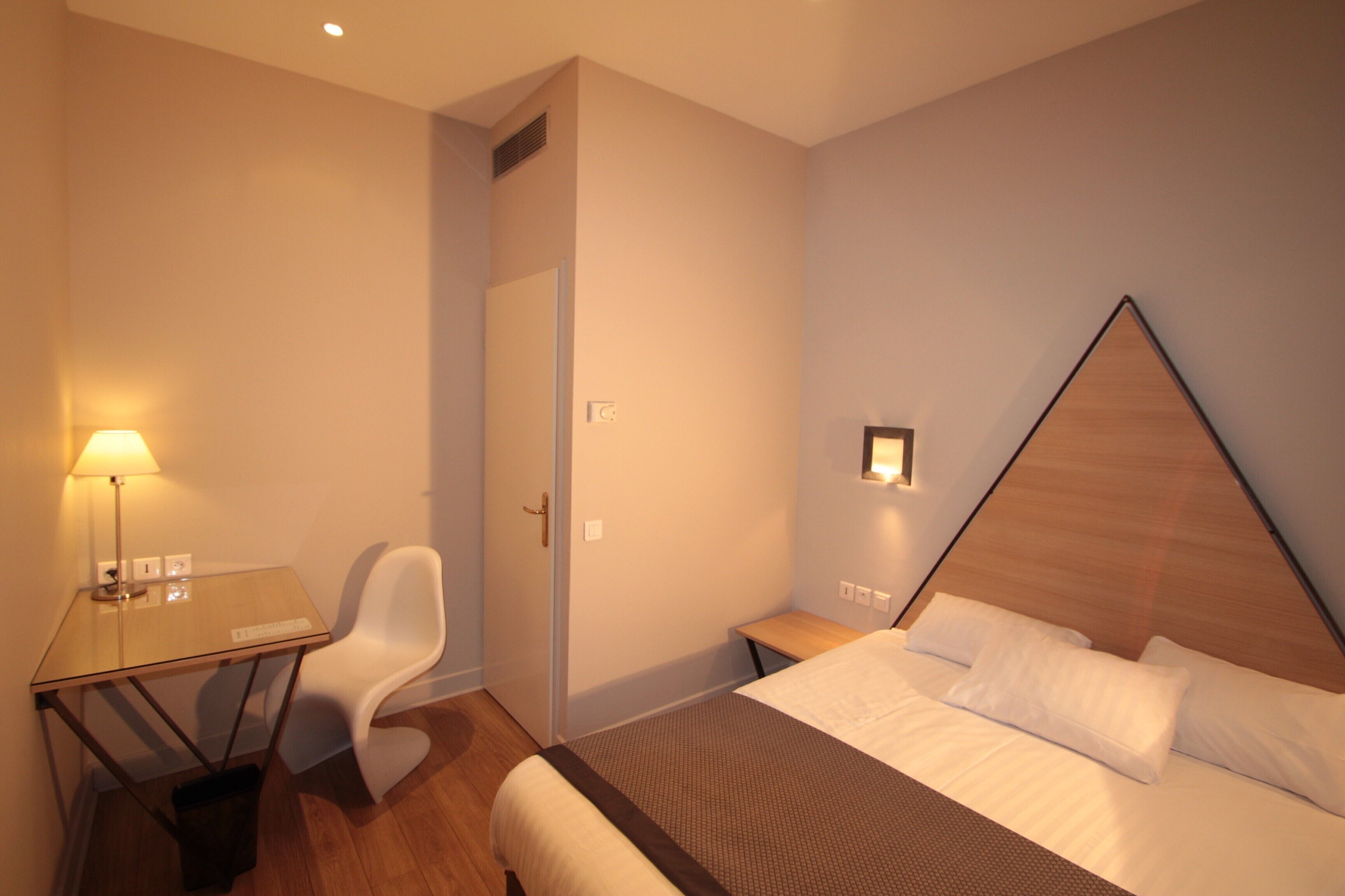 double room, courtyard | 2 bedrooms, in-room safe, desk, laptop workspace
