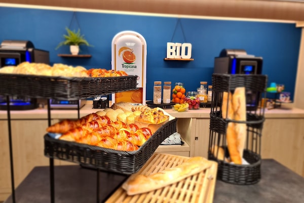 Daily buffet breakfast (EUR 15 per person)