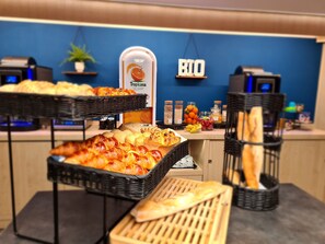 Dagelijks ontbijtbuffet (EUR 15 per persoon)