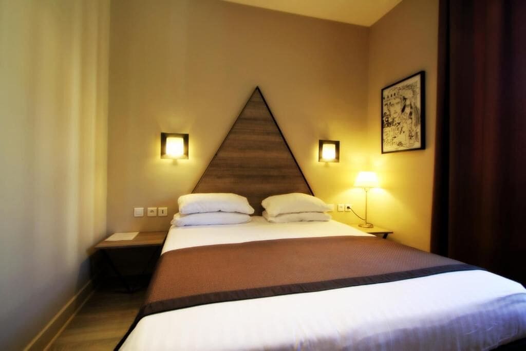 double room, courtyard | 2 bedrooms, in-room safe, desk, laptop workspace