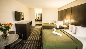 Blackout drapes, soundproofing, iron/ironing board, free WiFi - Croix Grand Hotel (Sebring)