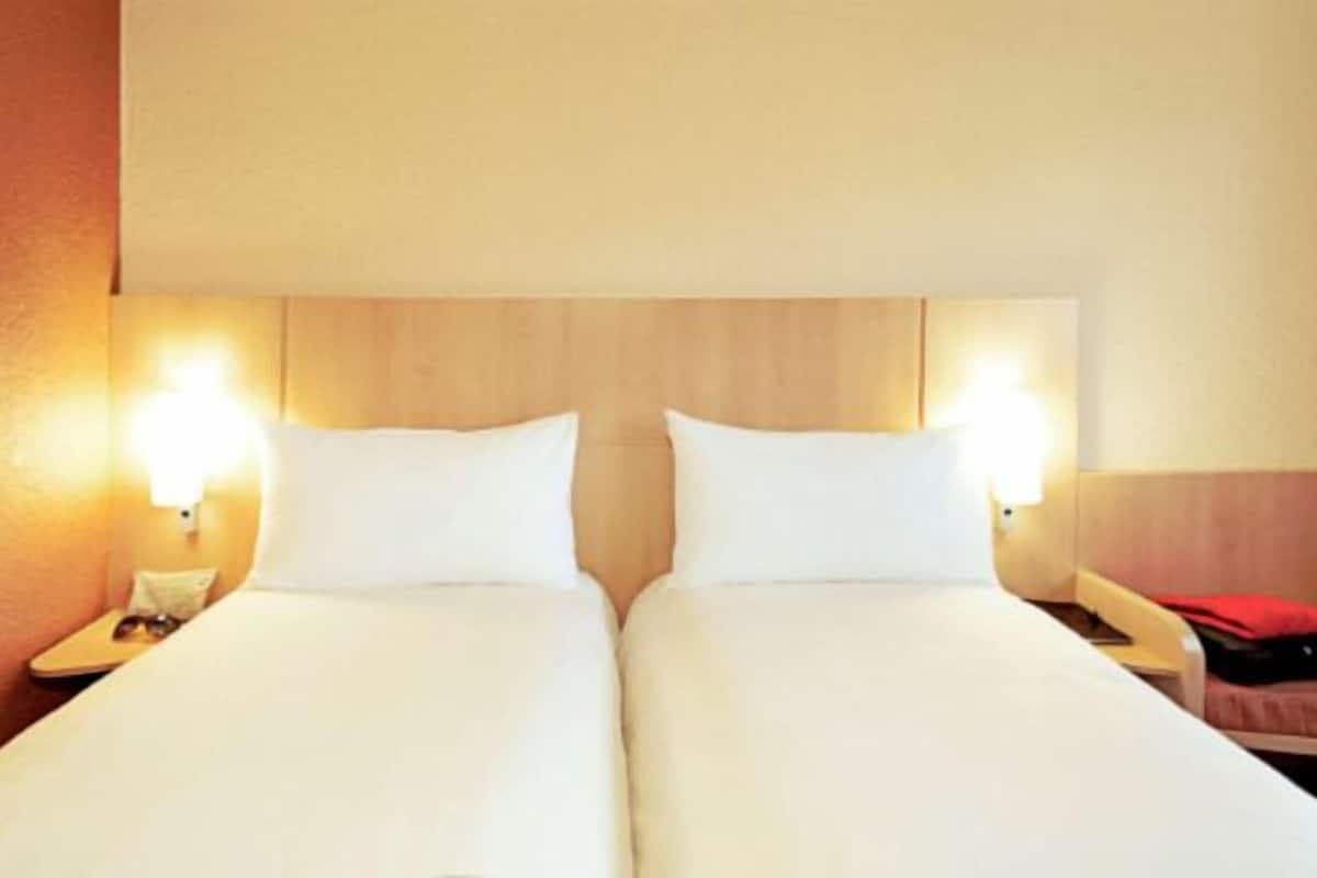 Tomannsrom – standard, 2 enkeltsenger | Sengetøy av topp kvalitet, skrivebord, blendingsgardiner og lydisolert