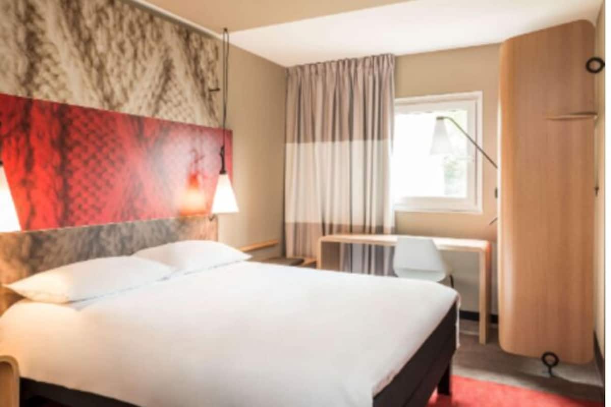 Standard Double Room, 1 Double Bed | Premium bedding, desk, blackout drapes, soundproofing