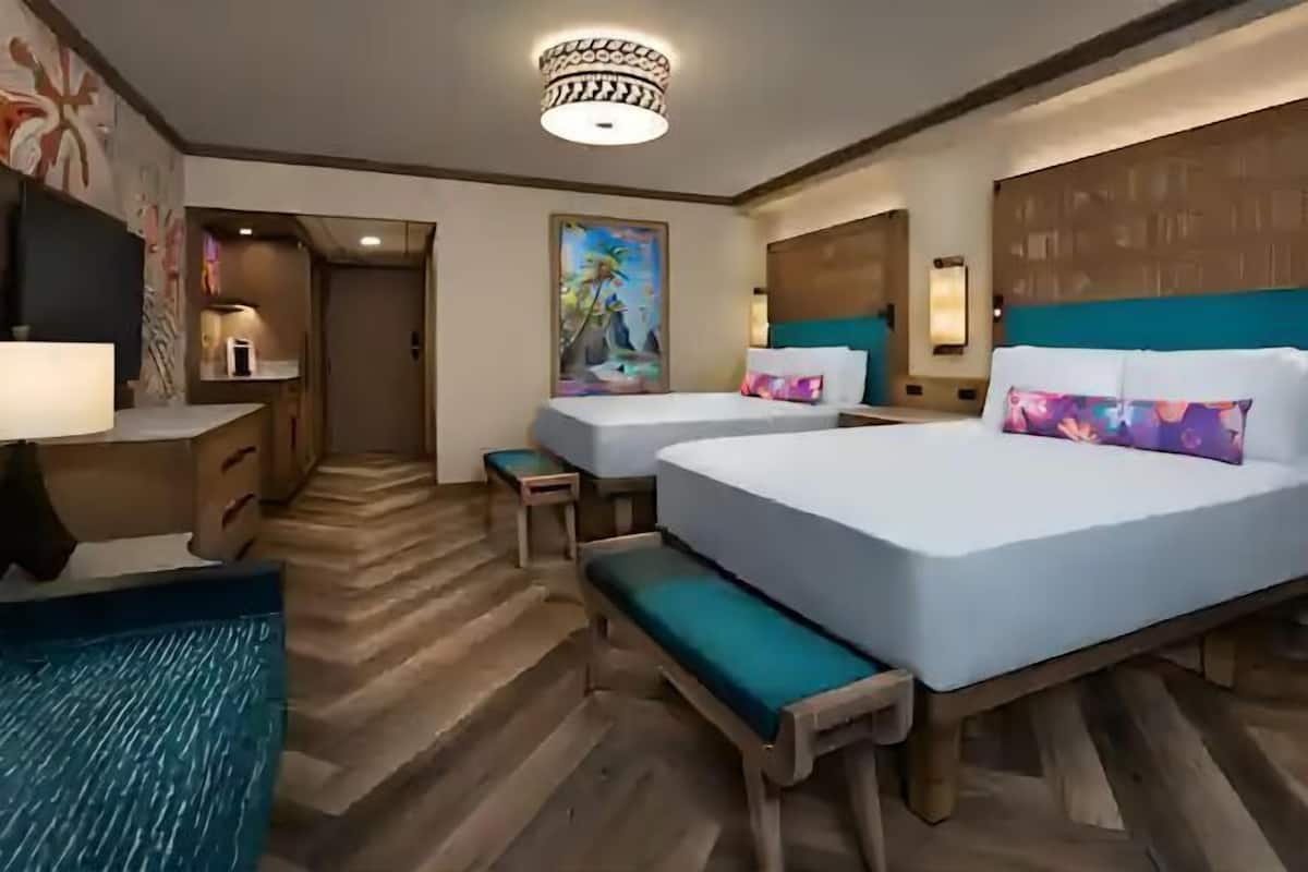 Hypo-allergenic bedding, in-room safe, desk, iron/ironing board