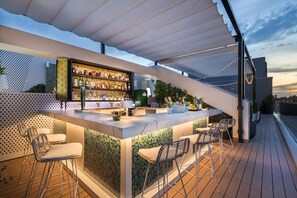 2 bars/lounges, rooftop bar