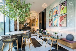 2 bars/lounges, rooftop bar