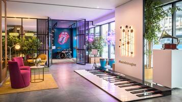 Sala de estar en el lobby