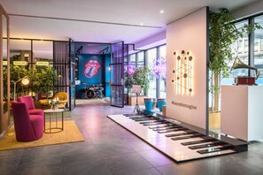 Sala de estar en el lobby