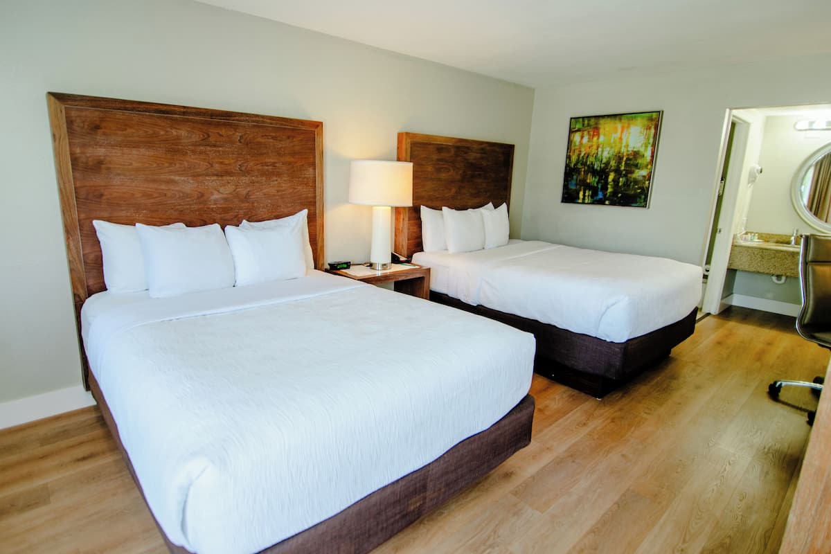 Premium bedding, desk, iron/ironing board, free WiFi