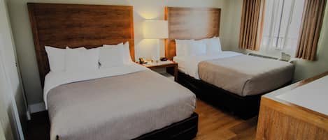 Premium bedding, desk, iron/ironing board, free WiFi