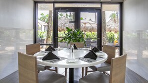 5 restaurants, breakfast, lunch, dinner served; Italian cuisine