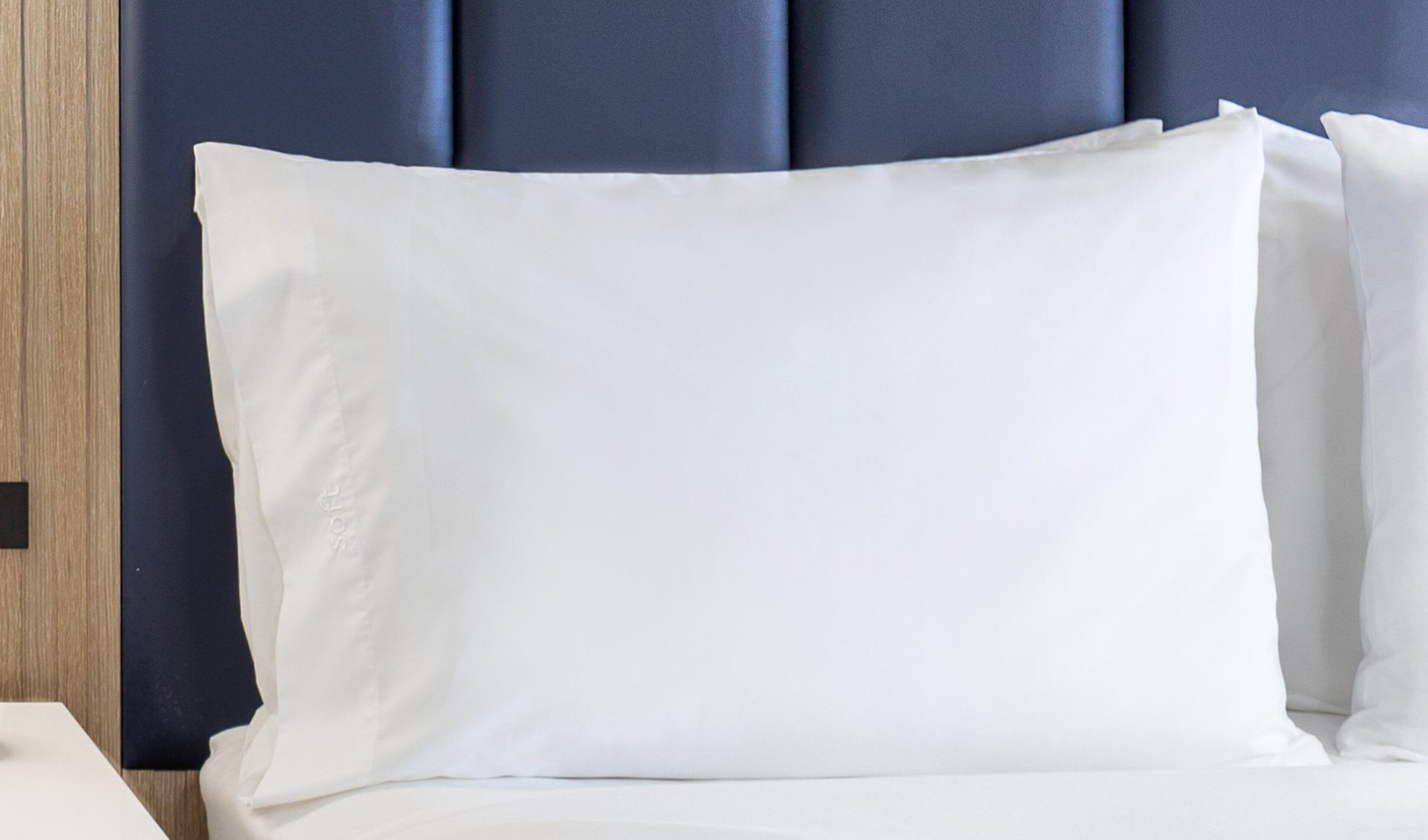 Habitación estándar | Ropa de cama de alta calidad y caja de seguridad en la habitación 