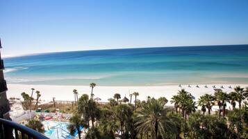 Premium bedding, in-room safe, laptop workspace, iron/ironing board