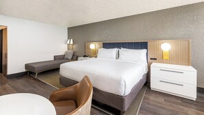 Premium bedding, in-room safe, laptop workspace, iron/ironing board - Holiday Inn Resort Panama City Beach by IHG (Panama City Beach)