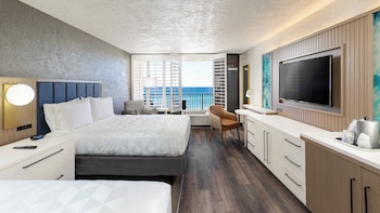 Standard Room, 2 Queen Beds, Oceanfront (High Floor) | Premium bedding, in-room safe, laptop workspace, iron/ironing board at Holiday Inn Resort Panama City Beach by IHG