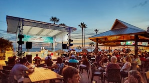 5 restaurants, breakfast, lunch, dinner served; Italian cuisine