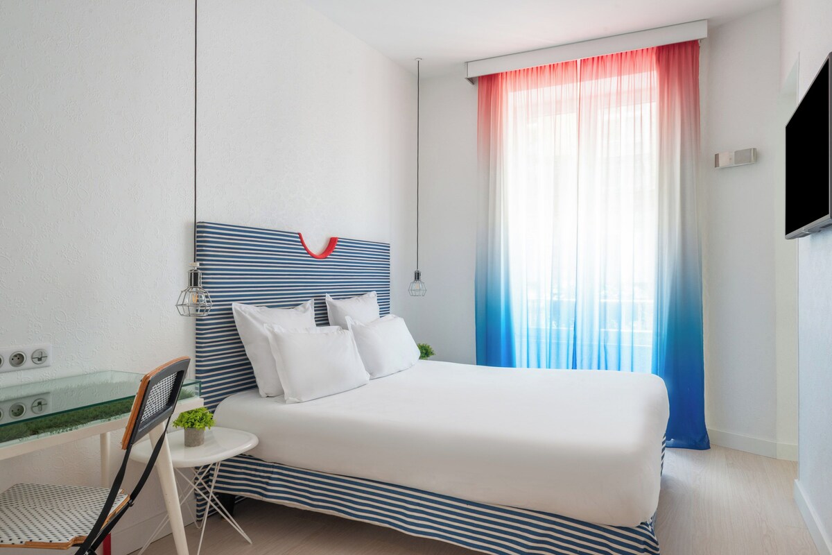 Double Room - Complimentary soft minibar, courtesy tray, digital press, fitness, sauna | Premium bedding, minibar (free items), in-room safe, desk