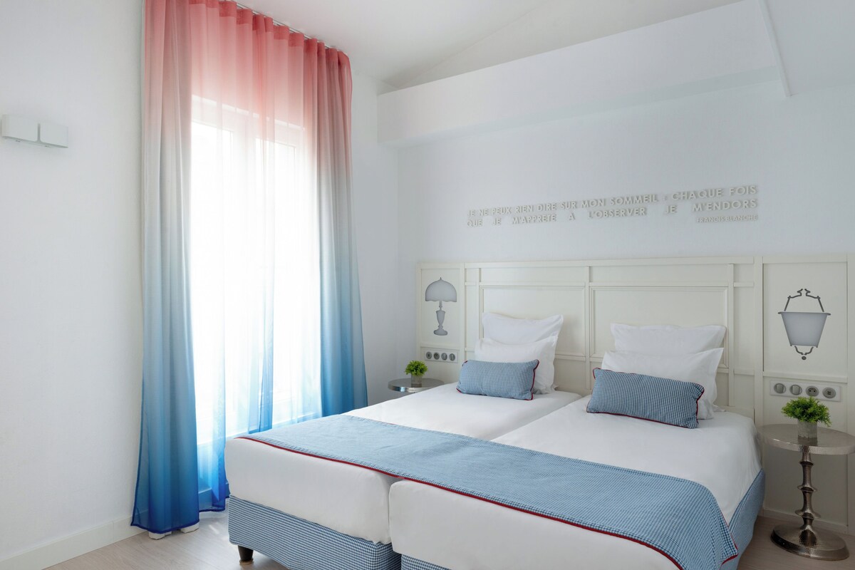 Duplex Apartment - Complimentary soft minibar, courtesy tray, digital press, fitness, sauna | Premium bedding, minibar (free items), in-room safe, desk