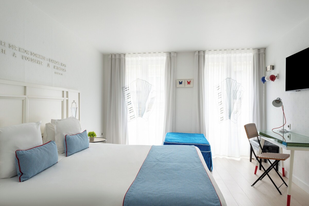 Privilege Room - Complimentary soft minibar, courtesy tray, digital press, fitness, sauna | Premium bedding, minibar (free items), in-room safe, desk