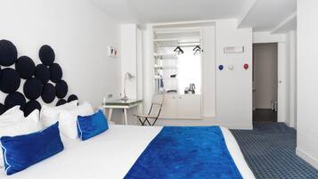 Habitación accesible con silla de ruedas - Minibar soft de cortesía, Prensa digital, Fitness, Sauna | Ropa de cama de alta calidad y artículos del minibar gratis