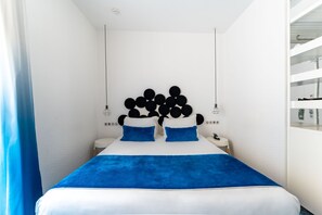 Superior Double Room - Complimentary soft minibar, courtesy tray, digital press | 1 bedroom, premium bedding, free minibar, in-room safe