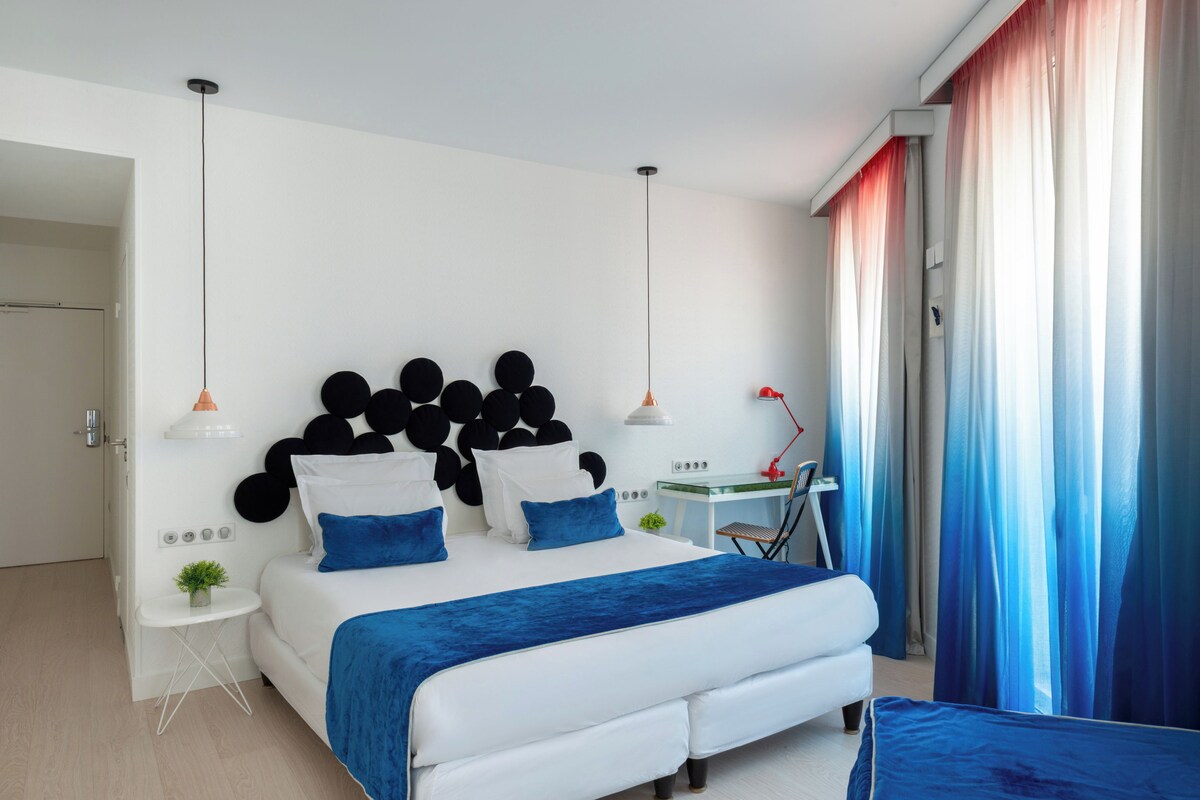 Family Superior, 2 Rooms - Complimentary soft minibar, courtesy tray, digital press, fitness, sauna | Premium bedding, minibar (free items), in-room safe, desk