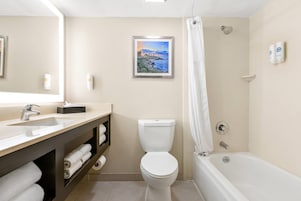 Suite, Multiple Beds, Non Smoking (Upgrade) | Bathroom | Combined shower/tub, free toiletries, hair dryer, towels