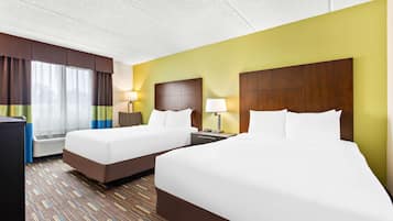 Rom – standard, 2 queensize-senger, ikke-røyk | Skrivebord, skrivebord for bærbar PC og blendingsgardiner