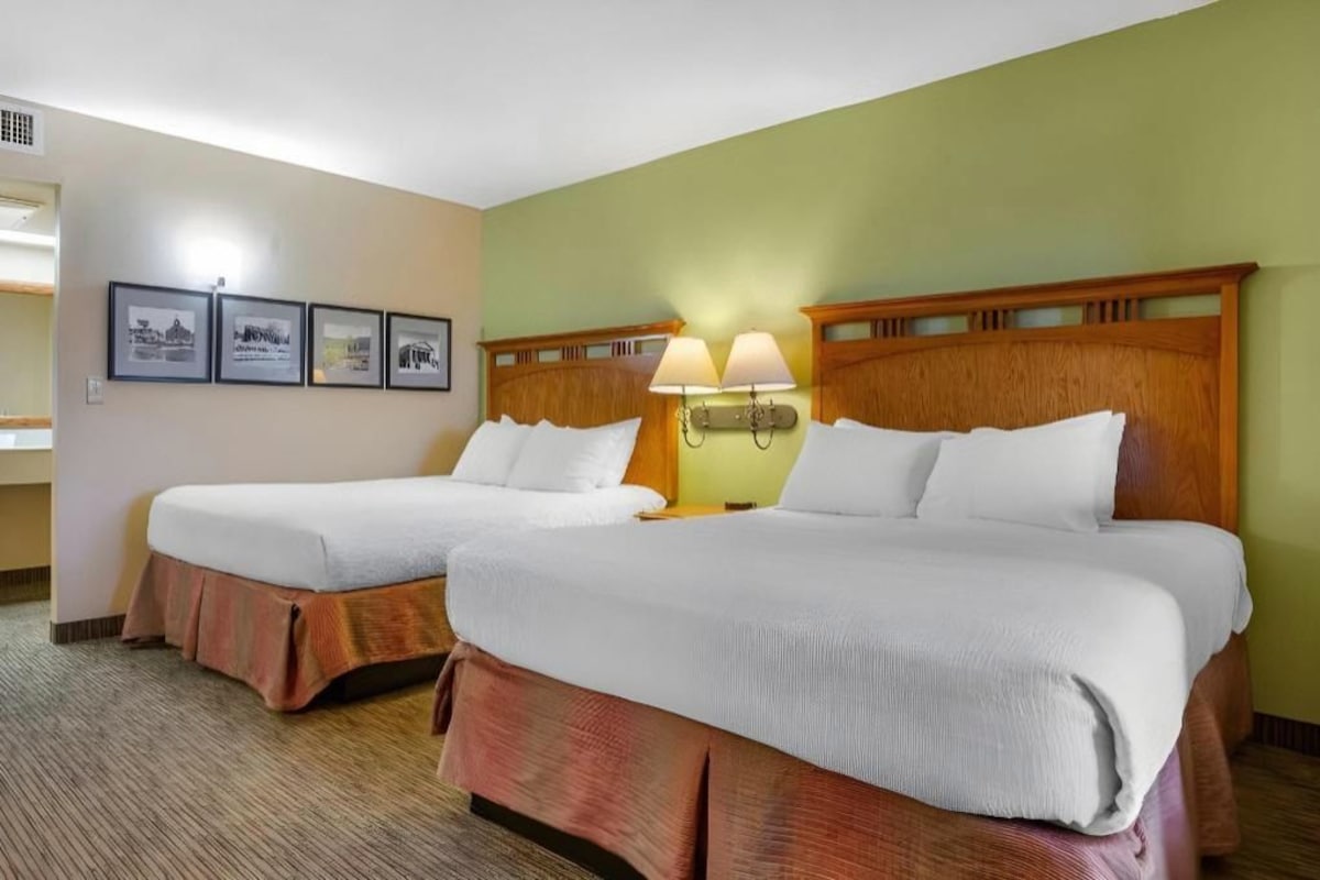 2 bedrooms, in-room safe, desk, laptop workspace