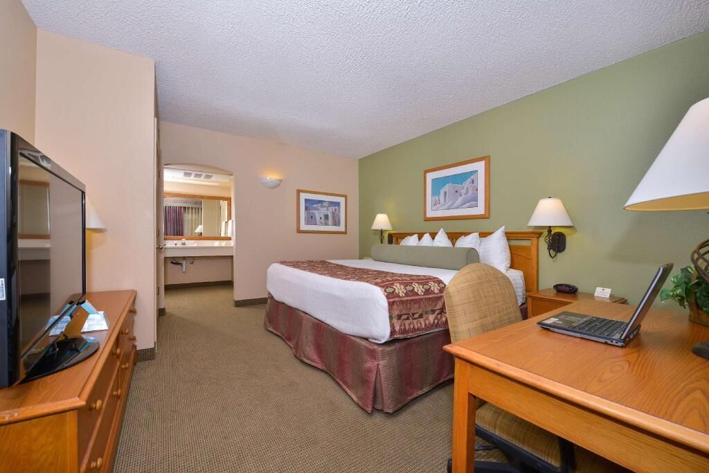 2 bedrooms, in-room safe, individually decorated, desk