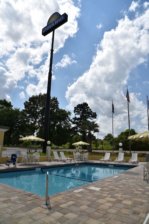 Seasonal outdoor pool, open 8:00 AM to 9:00 PM, sun loungers