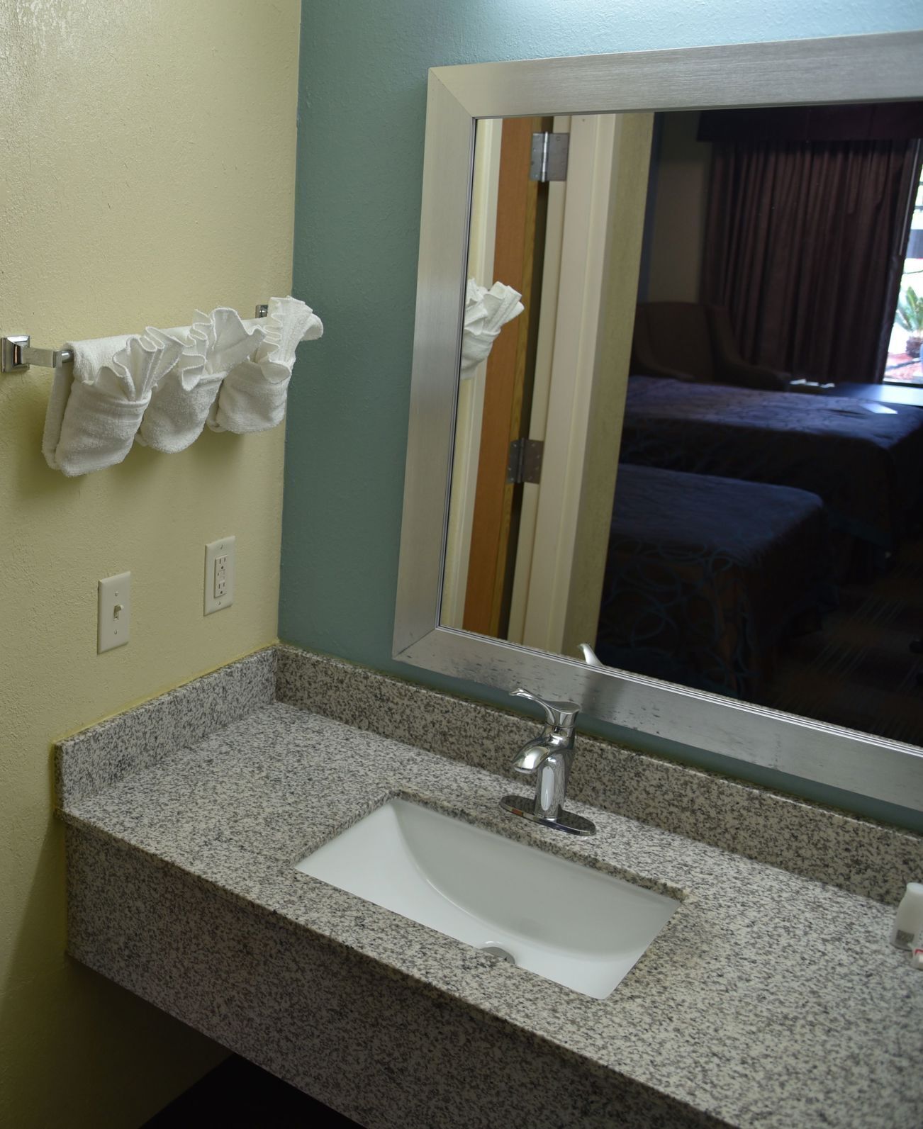 浴室 | 淋浴/盆浴组合、吹风机、毛巾